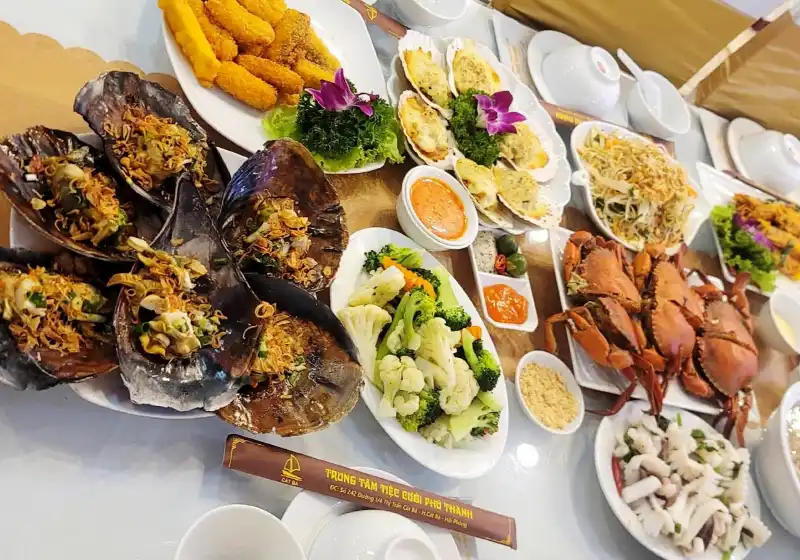 Quán ăn địa phương Cát bà