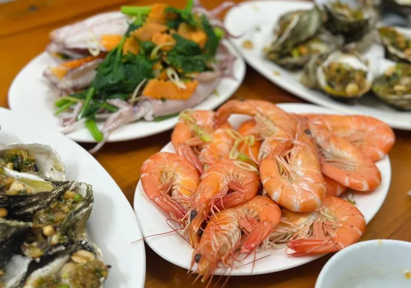 Tôm hấp Cát Bà